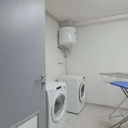 Butterfly On The アパート *